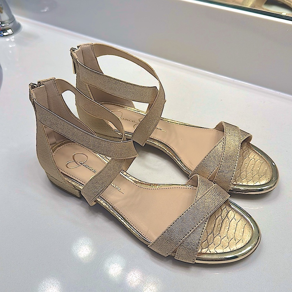 Jessica Simpson size 7 1/2 gold sandals